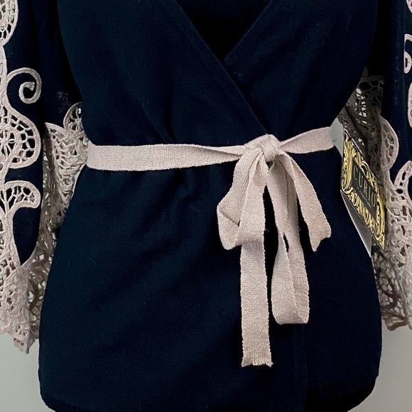 Anthro Style CURIO at Faena Bazaar Women's Lace Flared Boho Sleeve Wrap Sweater - Picture 3 of 14